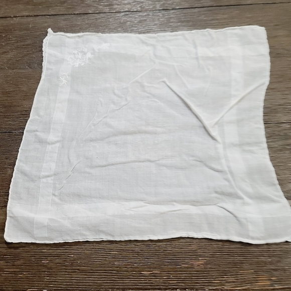 Vintage Dainty White Monochromatic Floral Embroidery Handkerchief - Picture 5 of 7